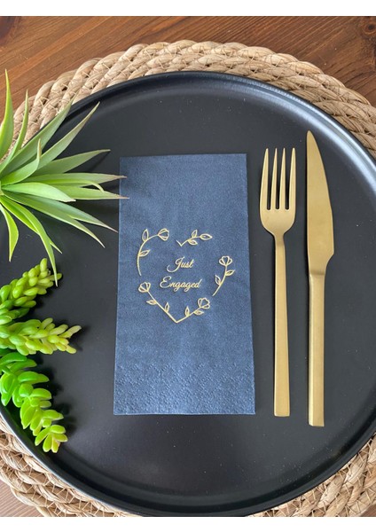 Gold Yaldızlı Siyah Kalp Çelenk Just Engaged Peçete 16 Adet