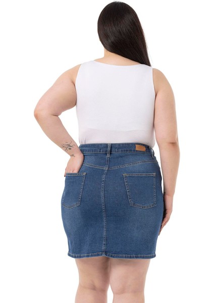 Büyük Beden Taşlama Detaylı Beş Cepli Mavi Mini Denim Etek