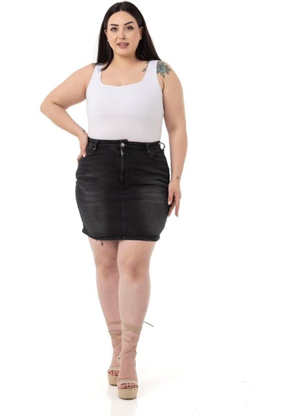 Büyük Beden Taşlama Detaylı Beş Cepli Siyah Mini Denim Etek