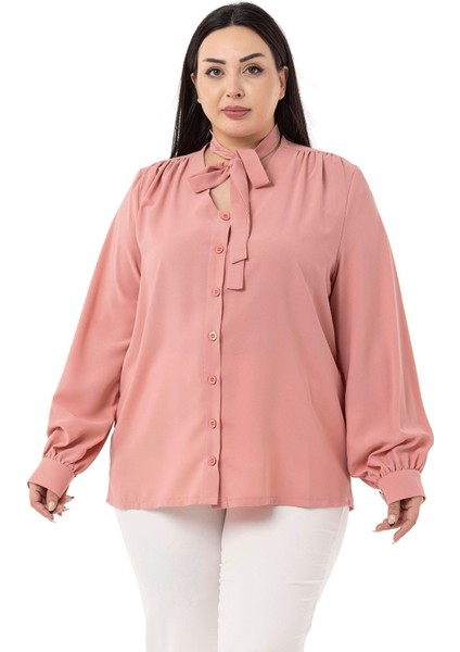 Büyük Beden Boyundan Bağlama Detaylı Manşetli Pudra Gömlek