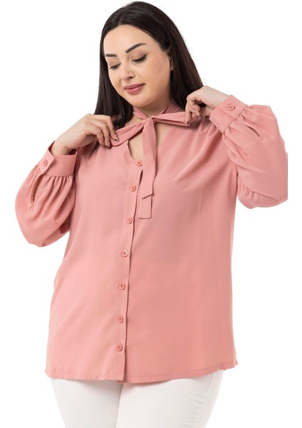 Büyük Beden Boyundan Bağlama Detaylı Manşetli Pudra Gömlek indirimleri