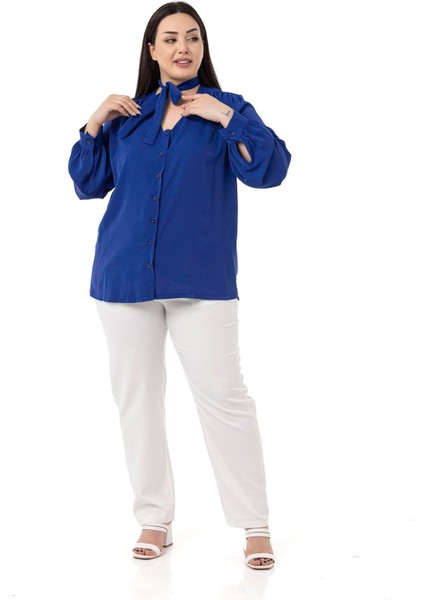 Büyük Beden Boyundan Bağlama Detaylı Manşetli Saks Mavi Gömlek fiyatları