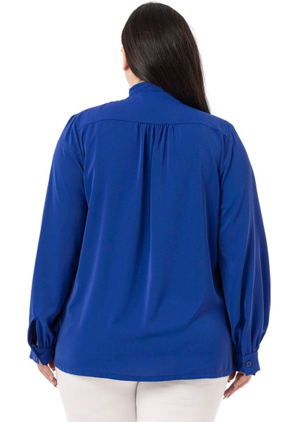 Büyük Beden Boyundan Bağlama Detaylı Manşetli Saks Mavi Gömlek modelleri