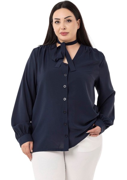 Büyük Beden Boyundan Bağlama Detaylı Manşetli Lacivert Gömlek