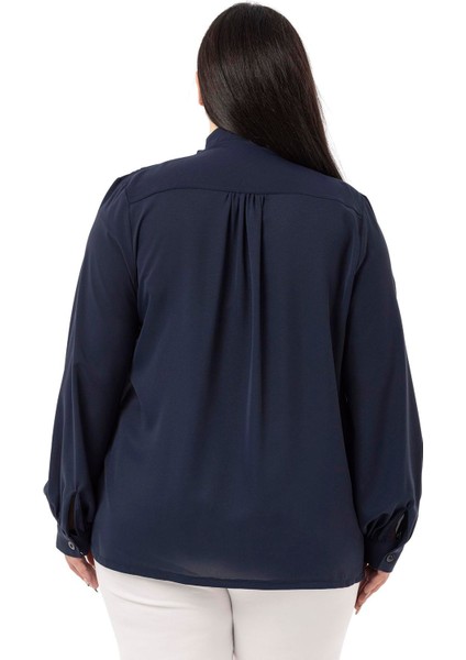 Büyük Beden Boyundan Bağlama Detaylı Manşetli Lacivert Gömlek modelleri