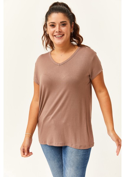 Kadın Büyük Beden V Yaka Basic Kısa Kollu Vizon T-Shirt