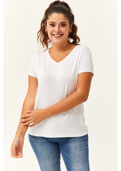Kadın Büyük Beden V Yaka Basic Kısa Kollu Beyaz T-Shirt