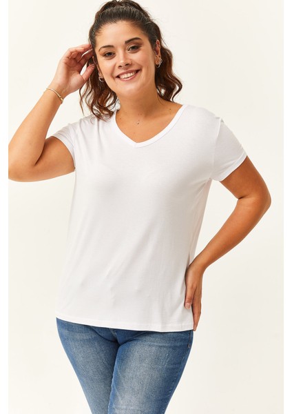 Kadın Büyük Beden V Yaka Basic Kısa Kollu Beyaz T-Shirt