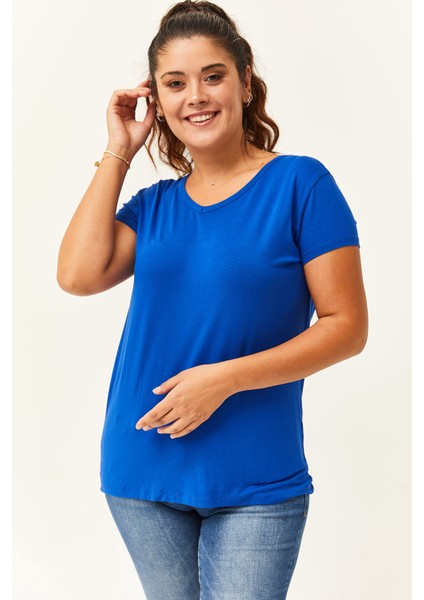 Kadın Büyük Beden V Yaka Basic Kısa Kollu Mavi T-Shirt fırsatları
