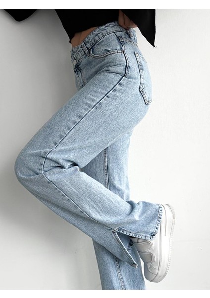 Kadın Paça Yırtmaçlı Mom Jeans Pantolon Açık Mavi fiyatları