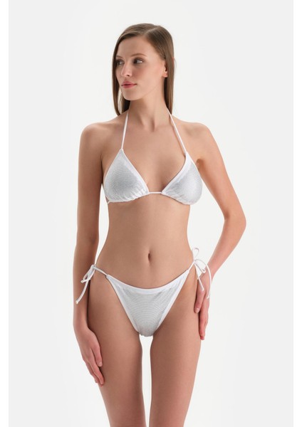 Beyaz Üçgen Küçük Bikini Üst