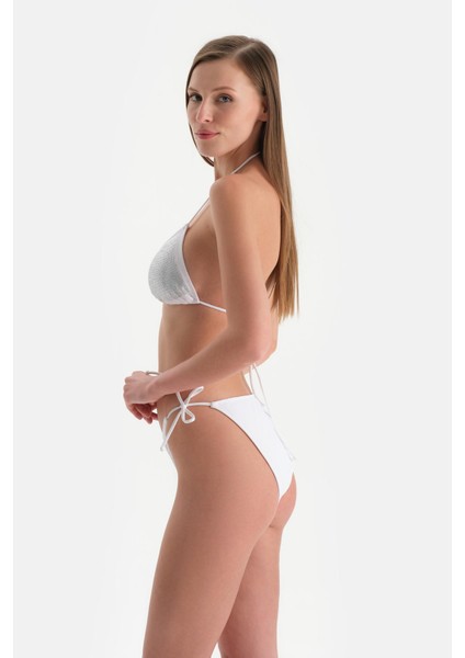Beyaz Üçgen Küçük Bikini Üst