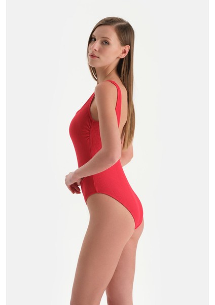 Kırmızı Kare Yaka Mayo modelleri