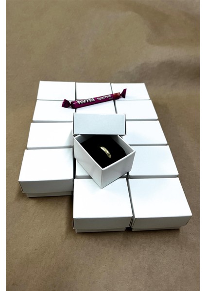 Beyaz Hazır kutulu Süngerli Yüzük Kutusu 5,5 x 4,5 x 3,5 cm - 30 Adet Yapılı Gönderilir