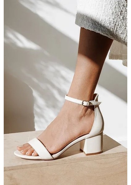 Kadın Bej Süet Tek Bant Kalın Topuklu Ayakkabı