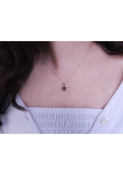Safir Taşlı Çiğdem Çiçeği Kolye 0423P0058