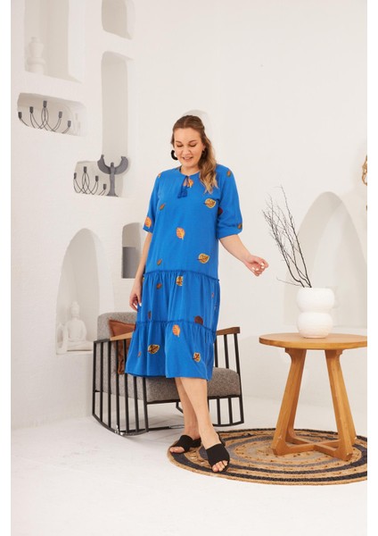 Yaka ve Nakış Detaylı Büyük Beden Elbise Indigo fiyatları