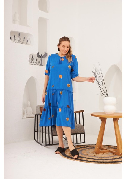 Yaka ve Nakış Detaylı Büyük Beden Elbise Indigo modelleri