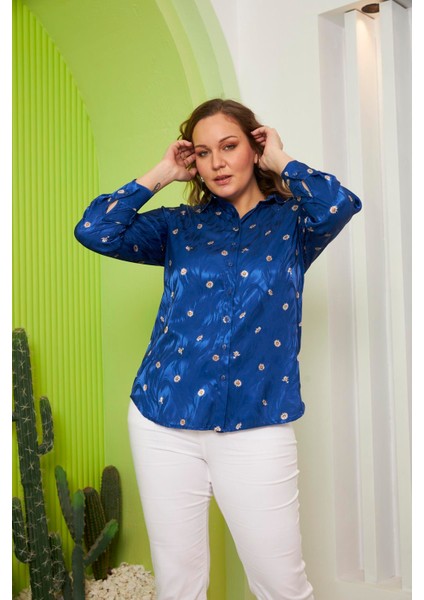 Papatya Desenli Büyük Beden Saks Gömlek