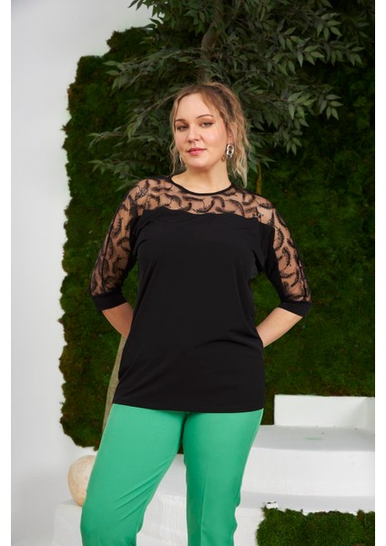 Tül Detaylı Büyük Beden Siyah Bluz