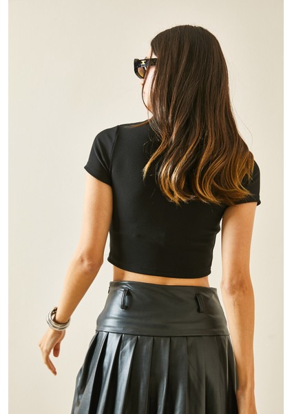 Siyah Bisiklet Yaka Taşlı Crop Bluz 5YXK2-48470-02 indirimleri