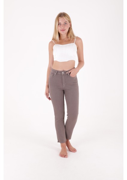 Paçaları Dikişsiz ve Yüksek Belli Cepli Astarsız Kadın Kot Pantolon Mom Fit Jean Gri Denim