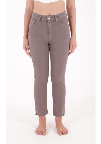 Paçaları Dikişsiz ve Yüksek Belli Cepli Astarsız Kadın Kot Pantolon Mom Fit Jean Gri Denim fiyatları