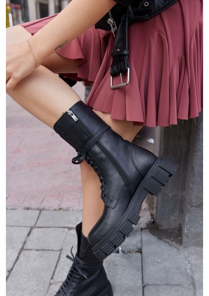 Dina Siyah Hakiki Deri Kalın Tabanlı Kadın Postal