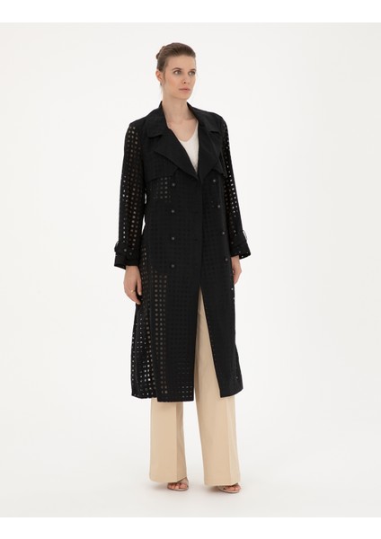 Kadın Siyah Regular Fit Trençkot 50282821-VR046