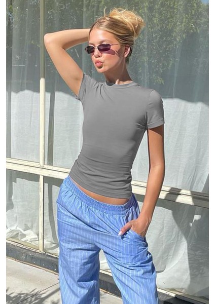 Kadın Basic Tişört Gri Polyester Bisiklet Yaka Kısa Kol Günlük Stil fiyatları