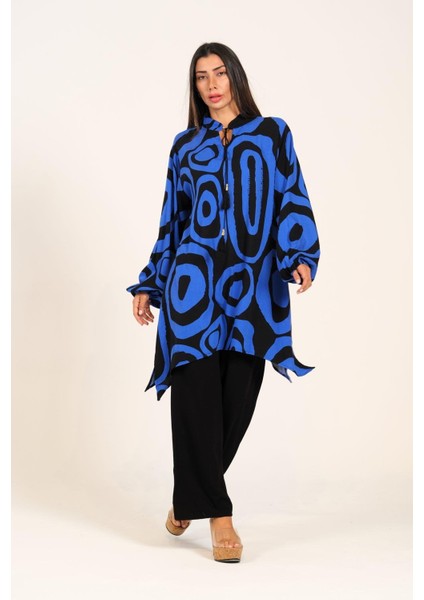 Kadın Saks Mavi Siyah Desenli Balon Kol Püskül Bağcıklı Cepli Tunik Pantolon Ikili Takım modelleri