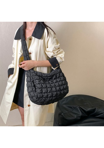 Siyah C 32X27X12CM Kadın Kapitone Çanta Kirpi Tote Çanta Yastıklı Kabarık Crossbody Çanta Büyük Kapasiteli Messenger Hobo Çanta Naylon Kabarcıklar Bulut Çanta 2023 (Yurt Dışından) fiyatları