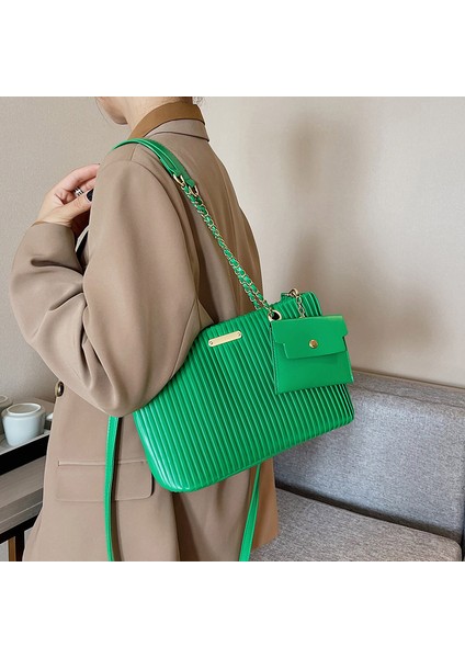 Siyah (20CM-30CM-12CM) 2022 Zarif Yüksek Kaliteli Zincir Büyük Tote Basit Rahat Büyük Kapasiteli Koltuk Altı Çanta Gümüş Yeşil Altın Omuz Çantaları Şık Çantalar (Yurt Dışından) modelleri