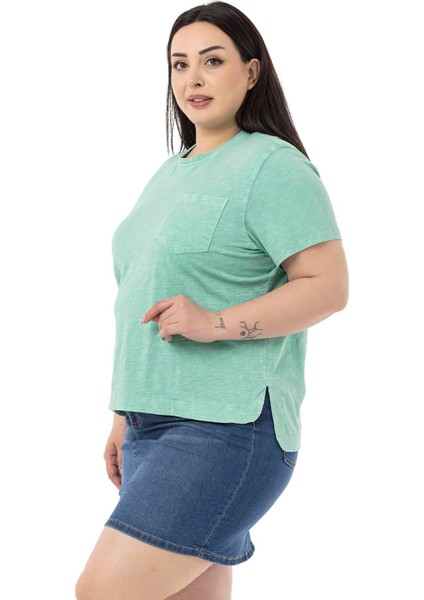 Büyük Beden Parça Boyalı Bisiklet Yaka Kavisli Yırtmaçlı Yeşil T-Shirt fırsatları