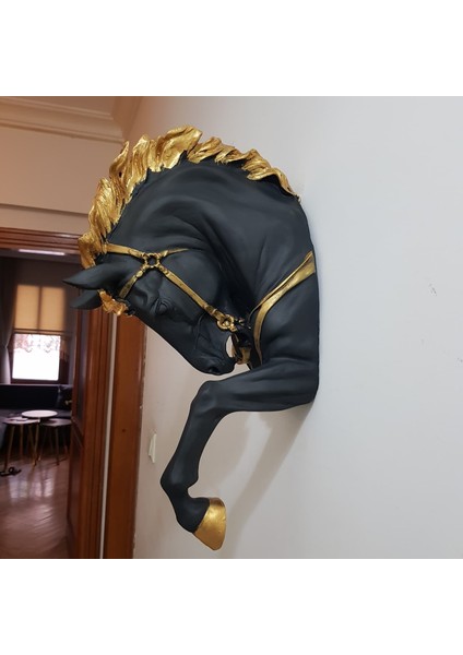 Duvardan Çıkan At Dekor