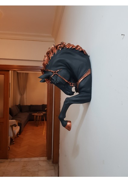 Duvardan Çıkan At Dekor