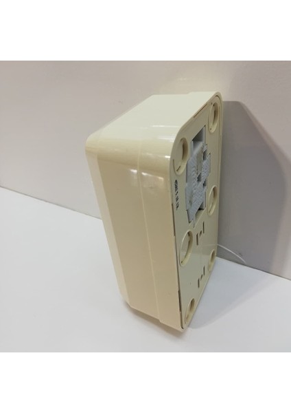 Makel Sıva Üstü Krem Komütator+Topraklı Priz 452A2