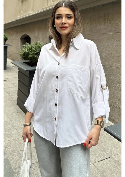 Kadın Beyaz Apoletli, Kolları Tokalı, Geniş Cepli, Eteği Oval, Salaş Gömlek