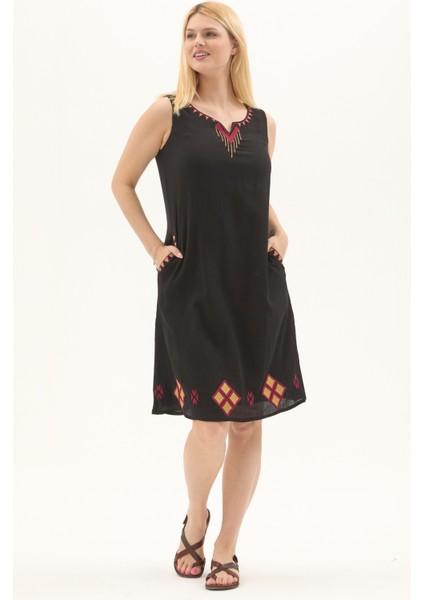 Şile Bezi Siyah Kolsuz Nakışlı Otantik Yazlık Elbise