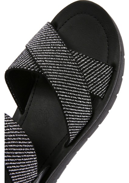 Kadın Siyah Bilekten Bantlı Sandalet fiyatları