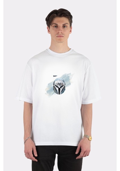 Beyaz Oversize T-Shirt The Mandalorian Bo-Katan Helmet