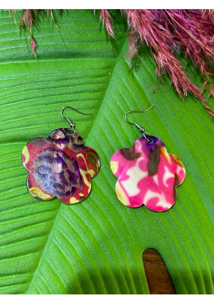 Lazer Kesim Midye El Boyama Çiçekli Kadın Küpe