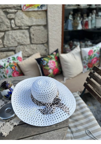 Kurdele Detay Beyaz Hasır Plaj Şapkası