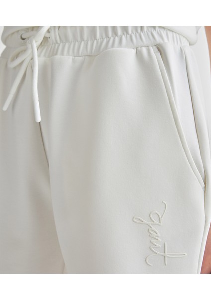 Kadın Krem Regular Fit Şort 42824103T.113