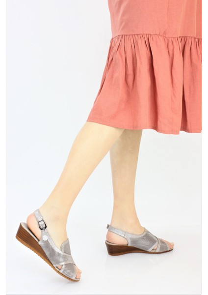 Kadın Deri Klasik Dolgu Topuklu Sandalet M25/YS-DARLY indirimleri