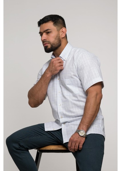 Geniş ve Rahat (Bol) Kesim Cepli Hafif Ekoseli Yaka Düğmeli Klasik Kısa Kol Gömlek