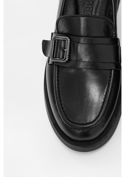 Neva Siyah Deri Gümüş Tokalı Kadın Loafer modelleri
