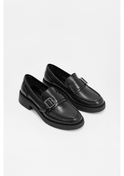 Neva Siyah Deri Gümüş Tokalı Kadın Loafer indirimleri