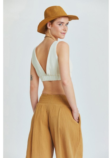 Havuz Yaka Crop Bluz Bej fırsatları
