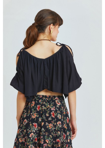 Omuzları Bağcıklı Düz Crop Top Siyah fırsatları